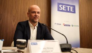 Κανόνες μετακίνησης και μέτρα στήριξης του τουρισμού στη συζήτηση ΣΕΤΕ - Κυβέρνησης