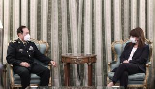 Συνάντηση Σακελλαροπούλου - Φένγκε: Άριστες οι διμερείς σχέσεις Ελλάδας-Κίνας