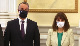 Συνάντηση της Κ. Σακελλαροπούλου με τον Χρ. Σταϊκούρα