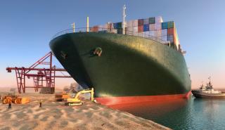 Νέο πρόβλημα με πλοίο που καθυστέρησε την κίνηση στη Διώρυγα του Σουέζ