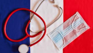 Γαλλία: Εγκρίθηκε «υπό όρους» το κυβερνητικό σχέδιο για το πάσο εμβολιασμού Covid-19