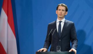 Στενεύουν υπερβολικά τα περιθώρια για τον καγγελάριο Κουρτς