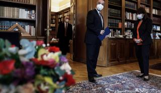 Σταϊκούρας σε Σακελλαροπούλου: Η οικονομία αντέχει, παρά τους ισχυρούς κλυδωνισμούς