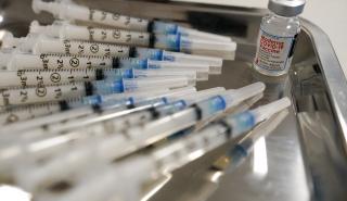 Εμβόλιο «κοκτέιλ» από την Moderna ενάντια σε Covid, γρίπη και RSV