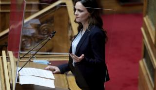 Αχτσιόγλου - Πρόταση μομφής: Η κυβέρνηση ΝΔ είναι μια κυβέρνηση από καιρό παραιτημένη