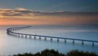 Τα 5 πιο εντυπωσιακά στοιχεία για τη μεγαλύτερη θαλάσσια γέφυρα του κόσμου