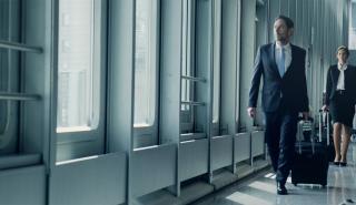 EE: Αίρονται οι ταξιδιωτικοί περιορισμοί σε Καναδά και άλλες 9 χώρες