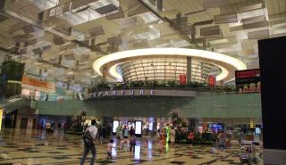 Σιγκαπούρη: Το εμβληματικό Αεροδρόμιο Changi στέφθηκε πάλι Νο.1 παγκοσμίως για το 2025
