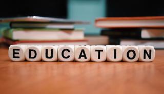 Οι προκλήσεις της Παιδείας: Μορφωμένοι εκπαιδευτικοί αλλά χωρίς δεξιότητες, χαμηλές επιδόσεις μαθητών