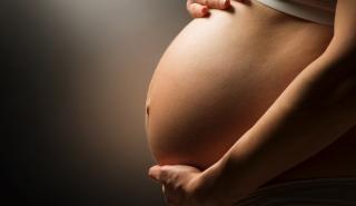 Μία στις δέκα έγκυες που νόσησαν με Covid μπορεί να αναπτύξει μακροχρόνια συμπτώματα