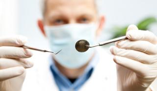 Οι οδοντίατροι αντιδρούν στα υποχρεωτικά rapid test των ασθενών