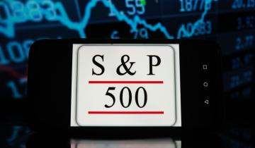 JP Morgan: «Βλέπει» τον S&P 500 να αγγίζει τις 7.500 μονάδες μέχρι το τέλος του 2026