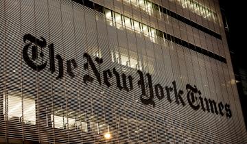 FT: Η CEO των New York Times προειδοποιεί ότι ο Τραμπ αναπτύσσει «εγχειρίδιο κατά του Τύπου»