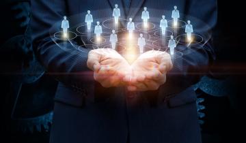 Γιατί τα 60 θεωρούνται η πιο ευτυχισμένη ηλικία της ζωής μας, σύμφωνα με τους ειδικούς