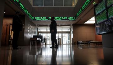 Μικρή άνοδος στο ΧΑ που «ζυγίζει» deals