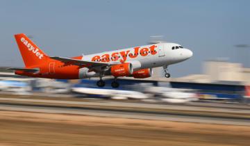 easyJet: Προσαρμοσμένες ζημιές προ φόρων 552 εκατ. λιρών το α' εξάμηνο 2026