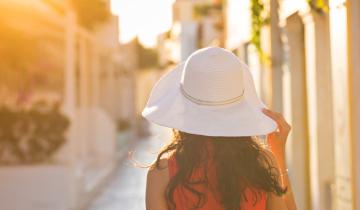 Κοινωνικός τουρισμός: Δωρεάν διακοπές για 300.000 δικαιούχους από 1η Μαΐου - Έξτρα μπόνους 300 ευρώ για νέους