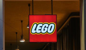 Ρεκόρ εσόδων και κερδών από Lego το α' εξάμηνο - «Όχι» στην AI για σχεδιασμό παιχνιδιών