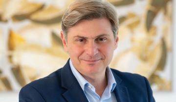 Στο ΠΑΣΟΚ ο Νικόλας Φαραντούρης: «Ενώνω τη φωνή μου για διαφάνεια και πολιτική αλλαγή»