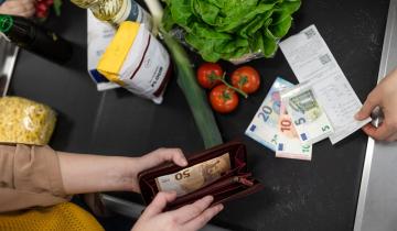 ΙΟΒΕ: Στα 4,7 δισ. ευρώ η συμβολή της Βιομηχανίας τροφίμων-ποτών στην οικονομία το 2023