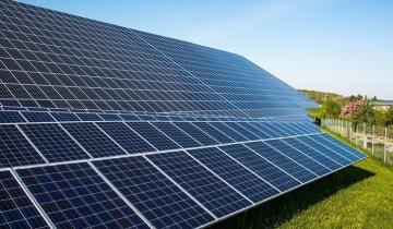 Πρόγραμμα «Απόλλων»: Μείωση του ενεργειακού κόστους για ευάλωτα νοικοκυριά μέσω ΑΠΕ