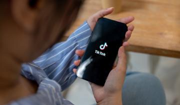 Βρετανία: Οι εποπτικοί φορείς πιέζουν τις Meta, TikTok, Snap και YouTube να μπλοκάρουν παιδιά από τις υπηρεσίες τους