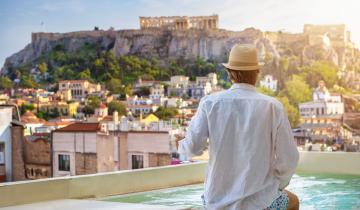 ΤτΕ: Νέο ρεκόρ εσόδων 21,6 δισ. για τον τουρισμό το 2024 – Περισσότεροι τουρίστες, μικρότερες διακοπές