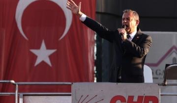 Τουρκία: Δικαστήριο καθαιρεί τον αρχηγό της αξιωματικής αντιπολίτευσης Οζγκιούρ Οζέλ