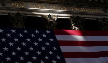 Αρνητικά πρόσημα στη Wall Street με το βλέμμα στις τιμές του πετρελαίου