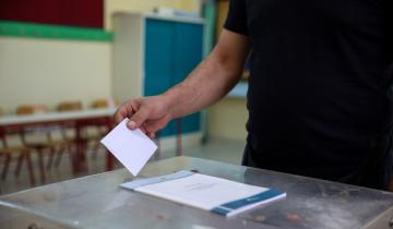 Δημοσκόπηση Interview: Διψήφιο προβάδισμα για ΝΔ όμως «χάνει» 4 Περιφέρειες