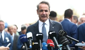 Μητσοτάκης: Το μήνυμα ενότητας του '40, να το μεταλαμπαδεύσουμε στις ευθύνες της γενιάς μας