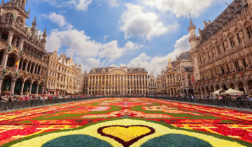 Ποιες είναι 12 από τις ωραιότερες και πιο ιστορικές πλατείες του κόσμου