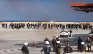 Κρήτη: Οι αγρότες αποχώρησαν από την πίστα του αεροδρομίου στο Ηράκλειο - Αποκλεισμένο το αεροδρόμια στα Χανιά
