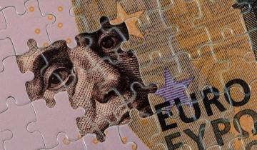 «Έλαμψαν» το 2025 ευρώ και στερλίνα - Πτώση οκταετίας για το δολάριο