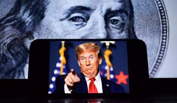 ΗΠΑ: Αδύναμο δολάριο, ρεκόρ στη Wall Street και αυξανόμενοι κίνδυνοι από τους ξένους επενδυτές