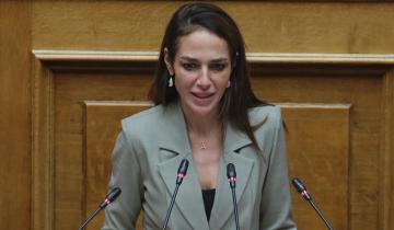 Μιχαηλίδου: Στα 525 ευρώ το μήνα το επίδομα αναδοχής παιδιού έως την ενηλικίωση