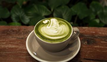 Ποιο δημοφιλές ρόφημα μπορεί να επηρεάσει αρνητικά τον ύπνο μας (και δεν είναι ο καφές)