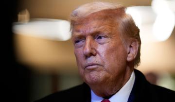 Ο πρόεδρος Τραμπ χαιρέτισε τους «πολύ γενναίους» Βρετανούς στρατιώτες» μετά τον σάλο που προκάλεσαν οι δηλώσεις του