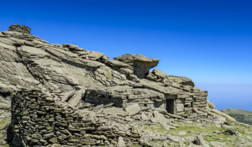 Τα παράξενα Δρακόσπιτα της νότιας Εύβοιας