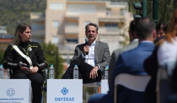 Μητσοτάκης: Ας ξεχάσουμε οριστικά το να σβήσει κανείς κλήση με ένα τηλέφωνο