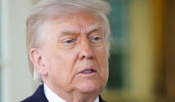 Τραμπ: «Το Ιράν καταρρέει οικονομικά από το κλείσιμο του Ορμούζ»