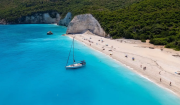 Η εξωτική και απομονωμένη παραλία του Ιονίου που βγήκε 2η καλύτερη στον κόσμο
