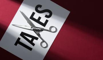 Μισός φόρος για όσους επιστρέψουν στην Ελλάδα και δουλέψουν στο Δημόσιο