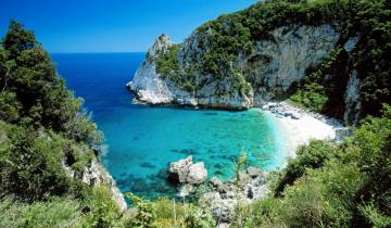 10 εντυπωσιακές παραλίες της Ελλάδας που μπορείτε να επισκεφτείτε οδικώς