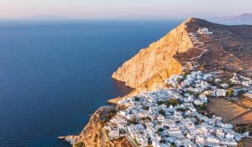 15 εντυπωσιακές Παναγίες του Αιγαίου: Παράδοση και τοπία που κόβουν την ανάσα