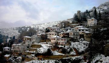 Έξι παραμυθένια ελληνικά χωριά για γιορτινές αποδράσεις