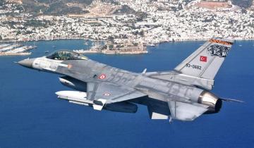 Οπλισμένα τουρκικά F-16 πραγματοποίησαν 10 παραβάσεις και 17 παραβιάσεις στο Αιγαίο