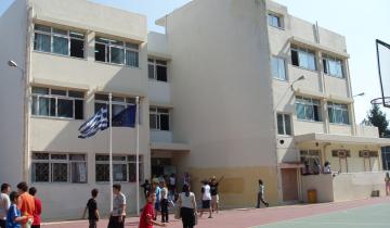 Οι «πρώτοι» της Ευρώπης; Οι «7,4 μαθητές» στα δημοτικά και η ελληνική πραγματικότητα που αγνοεί η Eurostat