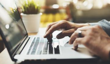 Πώς να κάνεις digital declutter και να πάρεις πίσω τον έλεγχο της καθημερινότητάς σου