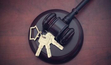 Χρέη στην Εφορία: Στο σφυρί ακριβά ακίνητα οφειλετών - Η λίστα της ΑΑΔΕ